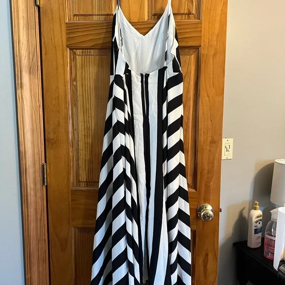 Black and White Striped Sleeveless Maxi Sundress - Picture 2 of 2